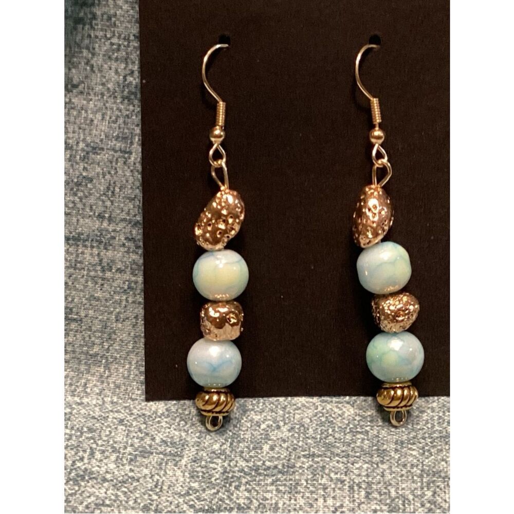 NWOT. Goldtone Fishook Earring with Blue and Goldtone Nugget Beads